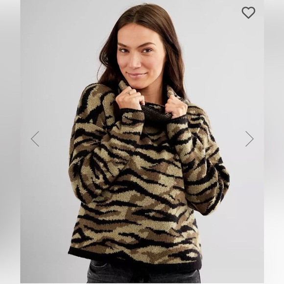 Daytrip Oversized Sweater Size XS camo zebra print from Buckle - Picture 1 of 7